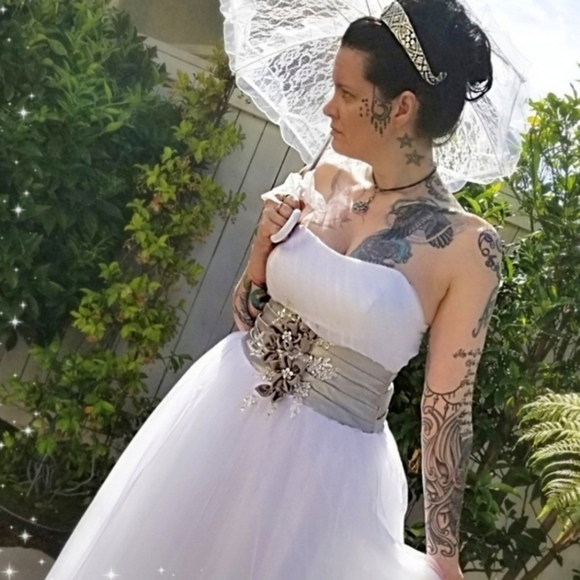 Wedding Dress – Joanies Bridal – White – Ball Gown Strapless Corset Back – Sz 6 - Picture 2 of 11